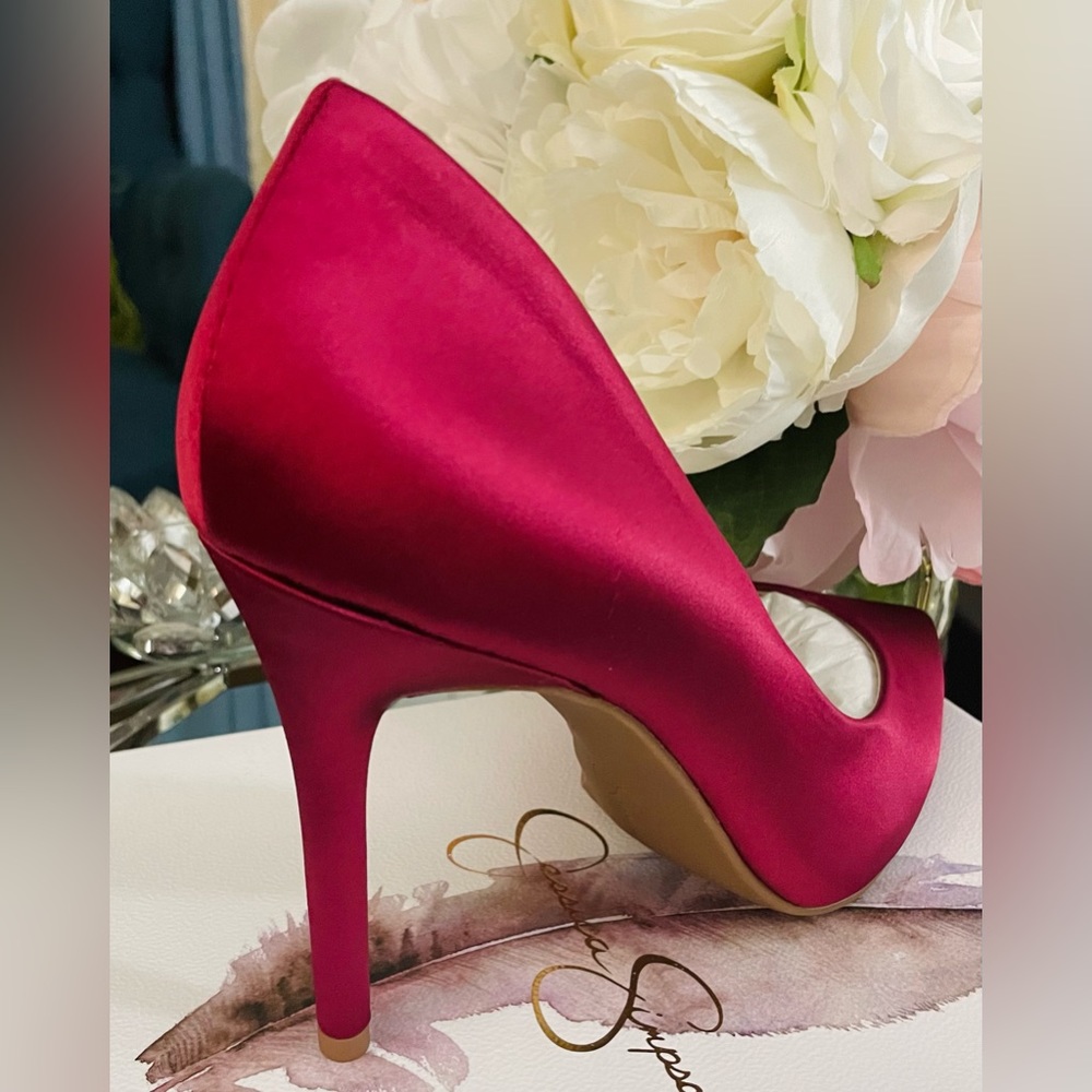 Jessica Simpson pumps